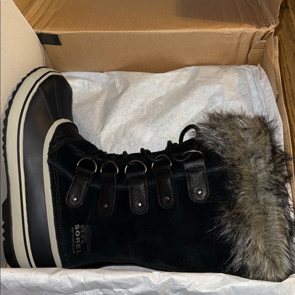 Sorel Black and Gray Winter Boots - Picture 4 of 17